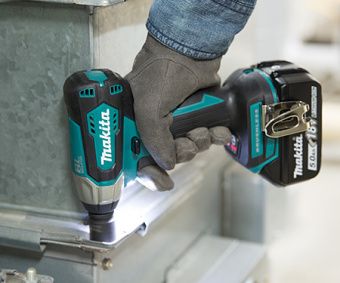 Гайковерт аккумуляторный ударный Makita DTW181RFE