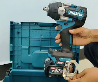 Гайковерт аккумуляторный ударный Makita TW007GD201