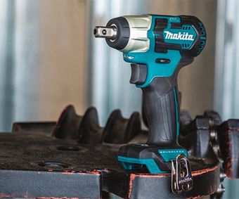 Гайковерт аккумуляторный ударный Makita TW161DWAE