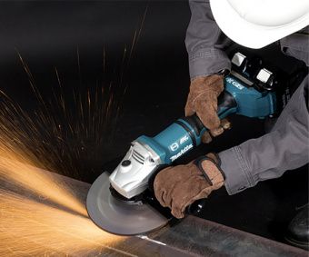 Аккумуляторная болгарка УШМ Makita 180 DGA701ZU